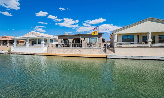 Moovalya Keys House | River House in the prestigious Moovalya Keys in Parker, Arizona