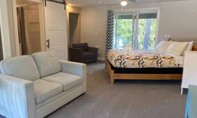 Clearwater House | River's Edge Gabbro Suite