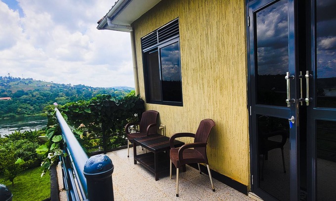 Jinja House | River-side eden in Bujjowali, jinja with River view, near town and pet friendly
