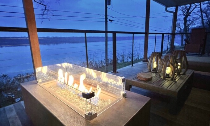 Salunga House | River View Lodge. 2 living quarters in 1, wrap around deck, jacuzzi, fire pits.