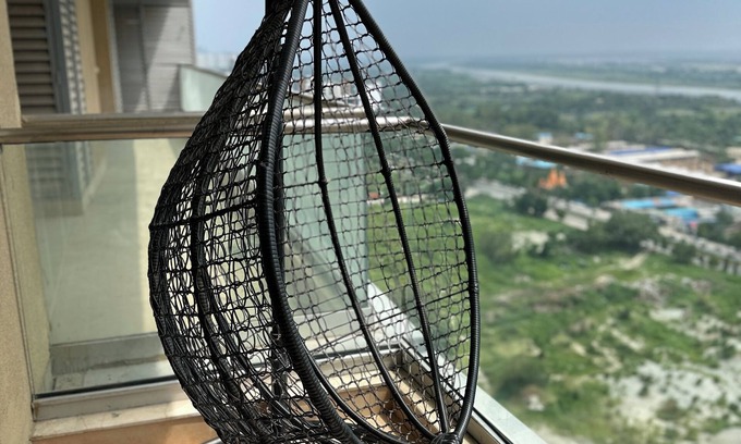 Noida Apartment | RIVER VIEW stunning apartment. Metro Station 3 mins walk away