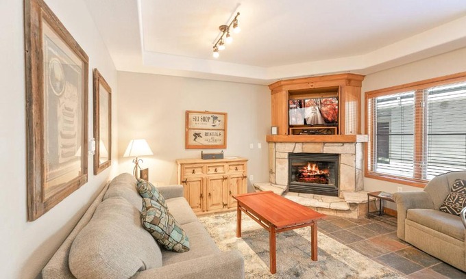 Four O'Clock House | Riverbend Centennial Run Condo Ski In Ski Out