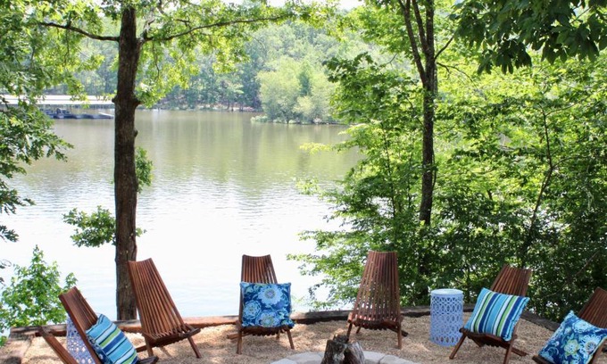 Crane Hill House | Riverbend Ranch for Family Fun on Smith Lake! Dogs welcome!