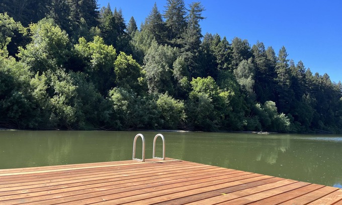 Guerneville House | ~Riverfront 3 Bed 2 Bath + Hot Tub, Private Dock & Watercraft. 3/4 mile to town~