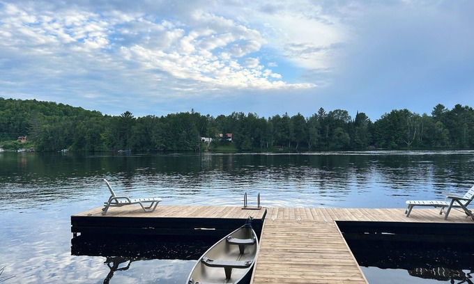 Notre-Dame-du-Laus Cottage | Riverfront cozy getaway