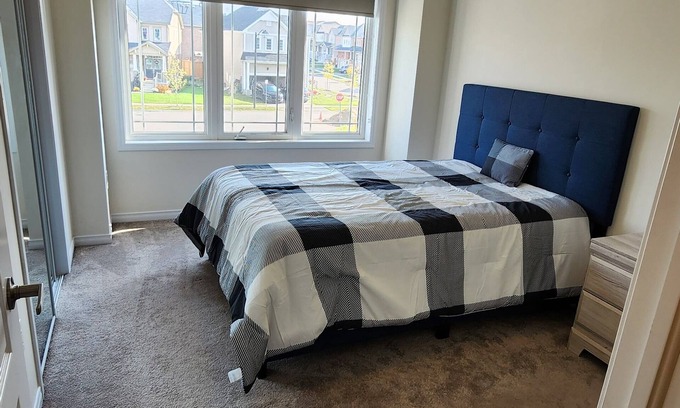 Breslau House | Riverfront Cozy memorable place on the edge of grand river, 4 min from airport