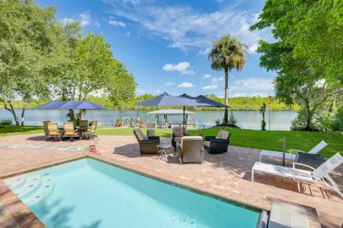 LaBelle Apartment | Riverfront Florida Studio with Pool and Hot Tub Access