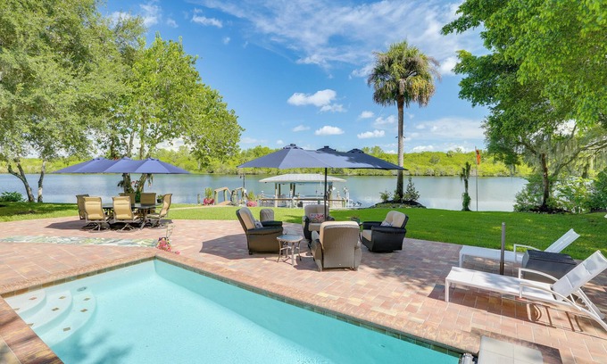 LaBelle Apartment | Riverfront Florida Studio w/Pool & Hot Tub Access