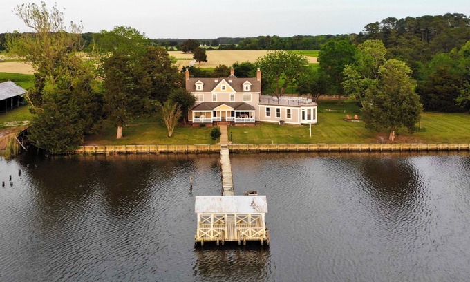 Allen House | Riverfront Gem w/Fire Pit in Eden