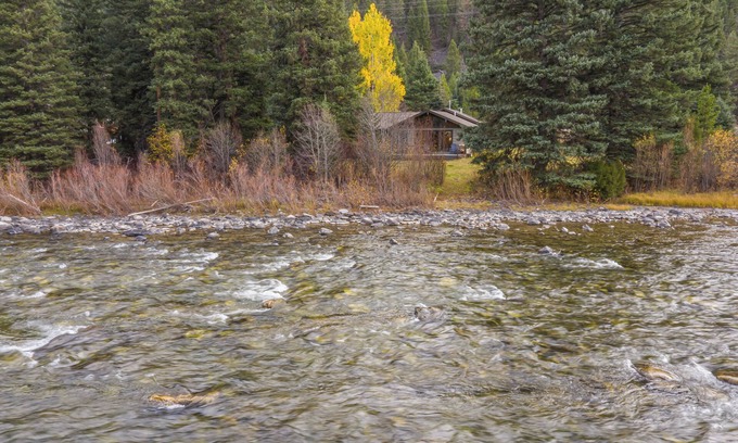 Gallatin Gateway House | Riverfront home on Gallatin with access to Big Sky and Bozeman