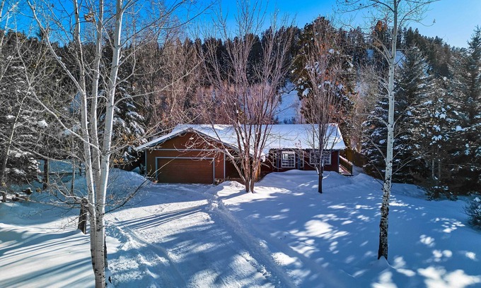 San Juan River Village House | Riverfront Home w/Hot Tub ~ 19 Mi to Wolf Creek!