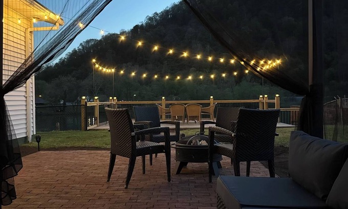 Mount Carbon House | Riverfront House, Deck Over River, Bar, Gazebo, Pets Welcome, Scenic Views, Dock