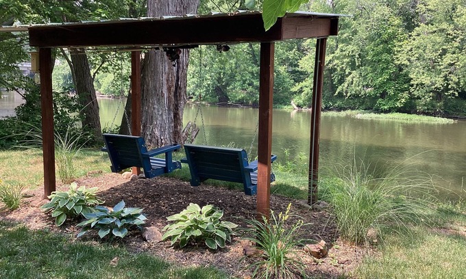 Grass Creek House | Riverfront house on the Tippecanoe River- Yogi’s Den - upper level