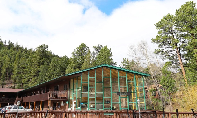 Estes Park Hotel | Riverfront Pool Motel, Views HKLL
