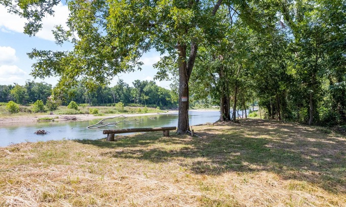 Tahlequah House | Riverfront Property On 5 Acres