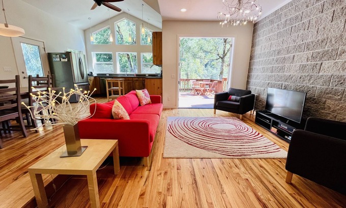 Trail House | Riverfront Stunning Open Concept 3bdrm near outdoor activities