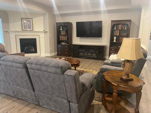 Bausman House | RiverFront Villa- Sleeps 11