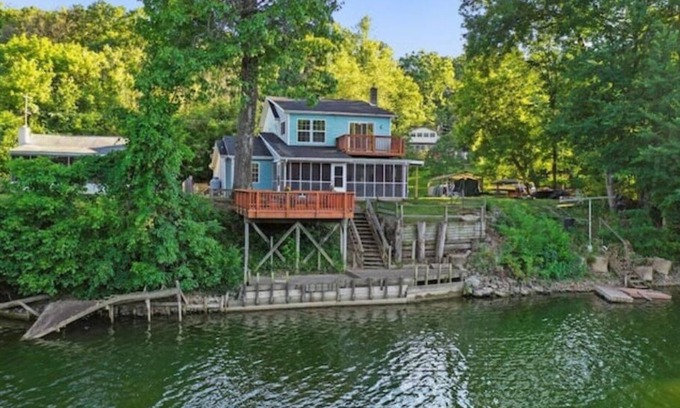Front Royal House | Rivers Edge Retreat with spectacular water views, Full kitchen, Games, Fishing
