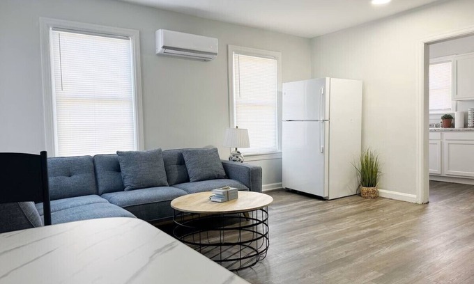 Evansville Apartment | Riverside A6- EVV 1BR-1BA Apt