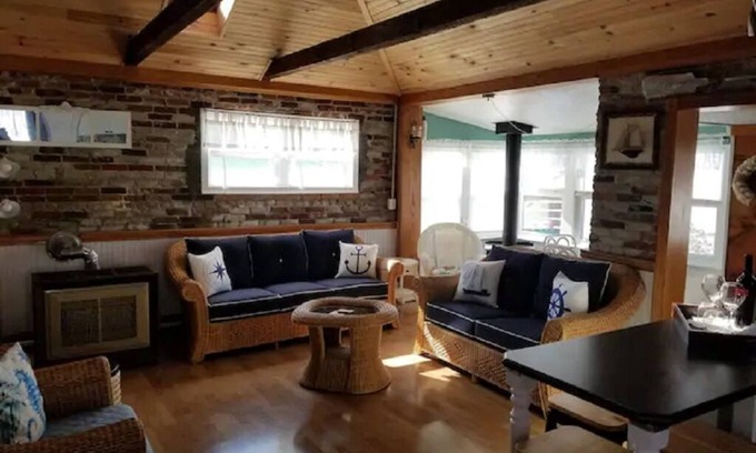 Portsmouth House | Riverside Bungalow Shortterm discounts for extended stay professionals!
