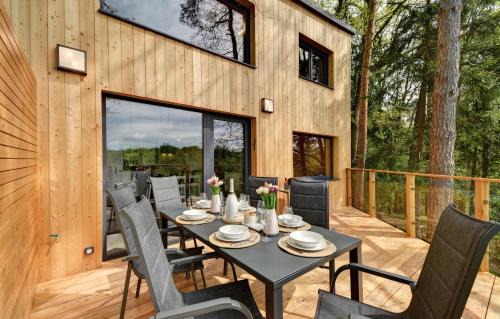 Ceske Budejovice 7 House | Riverside Cabin