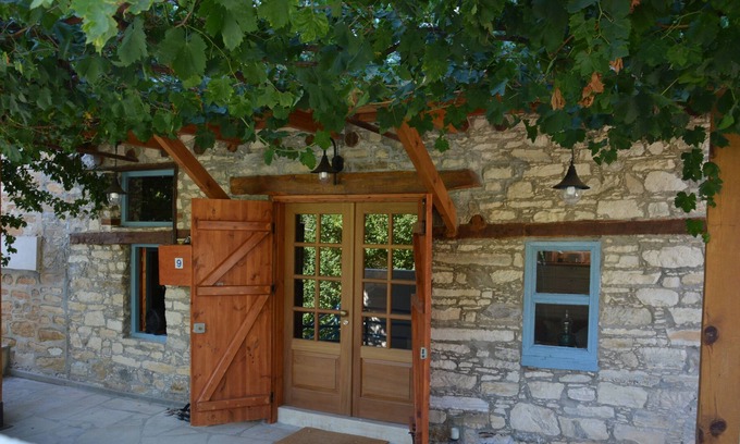 Vasa Koilaniou Cottage | Riverside Cottage - a luxury mountain hideaway