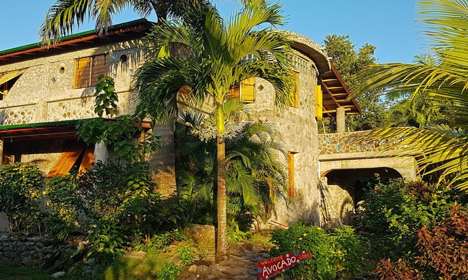La Plaine House | Riverside Loft in a tropical plantation