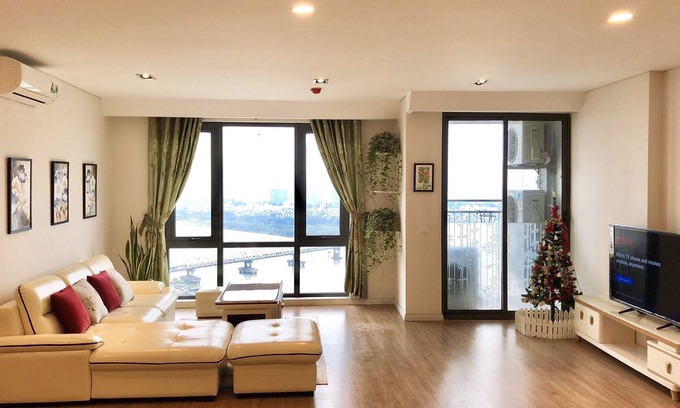 Hanoi Condo | Riverside Lux Condo 3 Bedrooms Best View in Hanoi Center - Massage Chair&Netflix