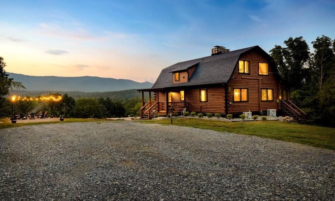 Rileyville House | Riverside Rose Cabin: Luxe*LogCabin*MtnView*Sleeps12*Secluded*Shenandoah