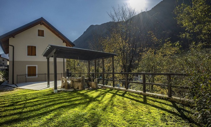 Tolmin Apartment | Riverside Rustic Ridge Apartments with Balcony - Three Bedroom Apartment with Balcony