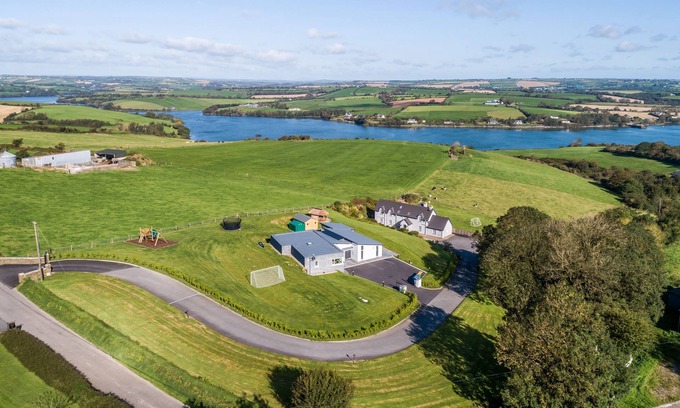 Kinsale House | Riverview , kinsale , Cork, sleeps 26 guests, owned by Exquisite Holiday Homes.