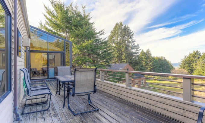 Sea Ranch House | Riverview | Sleeps 12!