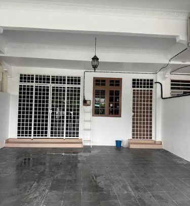 Kusial House | Rj Homestay