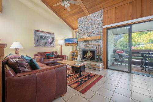 Moose Wilson Road Apartment | RMR: Cinquefoil 1613 Condo in The AspensWilsonWY