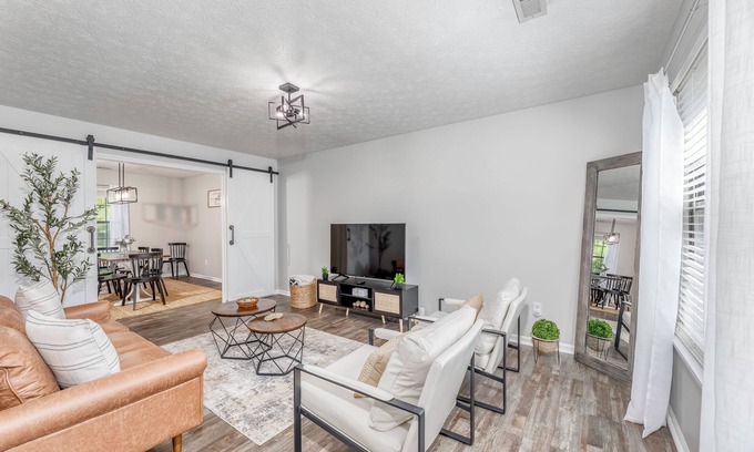 Acton House | Roadmap Lodging: Luxe Retreat at Janel
