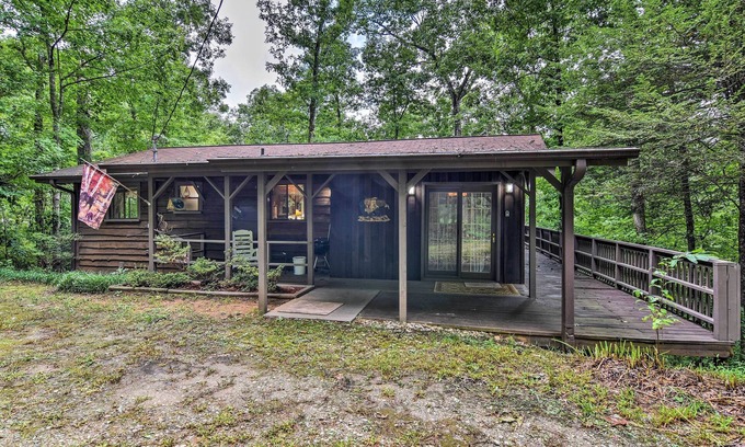 Robbinsville Cabin | Robbinsville Cabin w/Deck: 3 Mi to Fontana Lake!