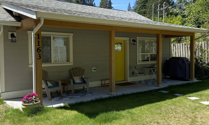 Roberts Creek Cottage | Roberts Creek Cottage. Close to village, beach, hiking and biking trails.