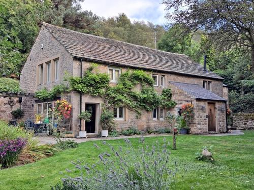 Beeley Bed & Breakfast | Robin Hood Farm B&B