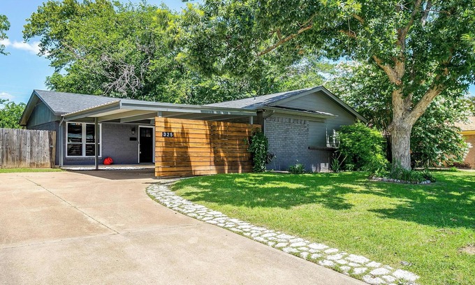 Burleson House | Robin House with two master suites!