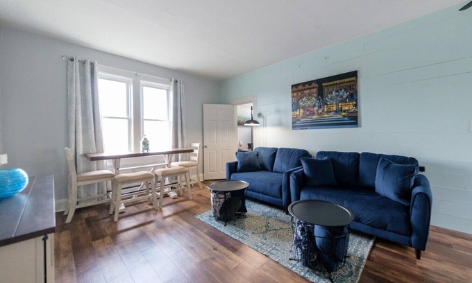 Hamilton Apartment | Robins Nest - Miami U, Weddings or Spooky Nook