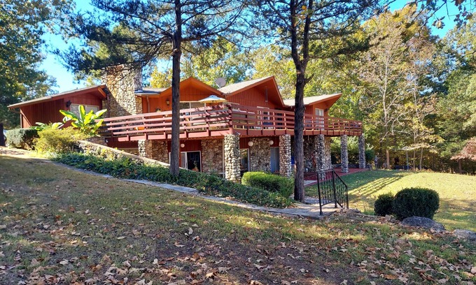 Cherokee Village House | Rock Inn Retreat: E Faye Jones style home. Rock walls in all bathrooms!