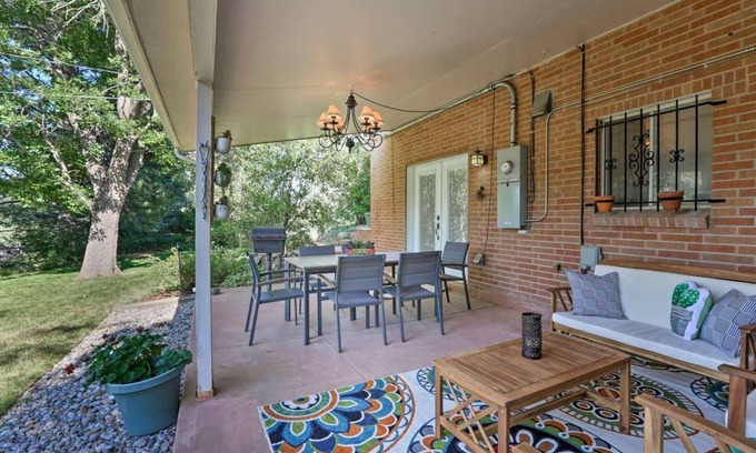 Foothills House | Rockies Rest Stop - Perfect for Traveling Nurse