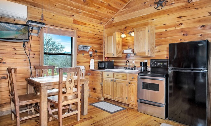 Fredericksburg Cabin | Rockview Cabin 1 | Spectacular Views of Enchanted Rock