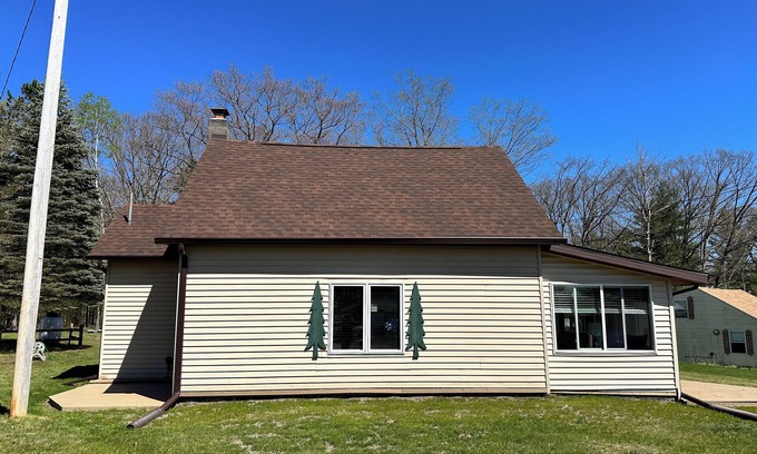 Hale Cottage | Rocky Racoon's Rustic Retreat at Sage Lake! Dock slip & tons of fun await!