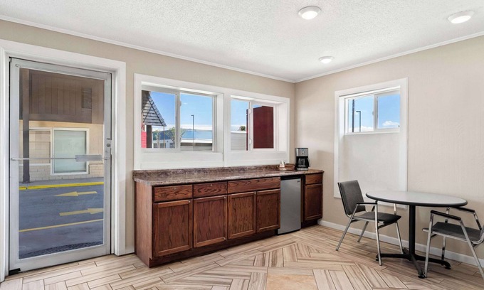 Hermiston Hotel | Rodeway Inn Hermiston - Umatilla