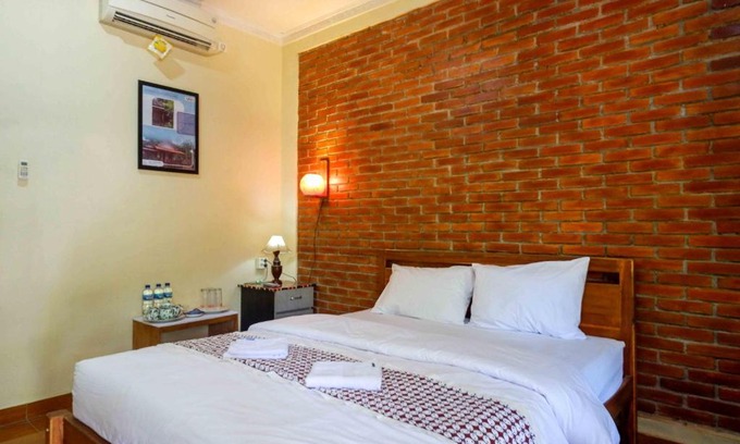 Borobudur Hotel | Roemah Beong Syariah at Desa Wisata Kembanglimus Mitra RedDoorz