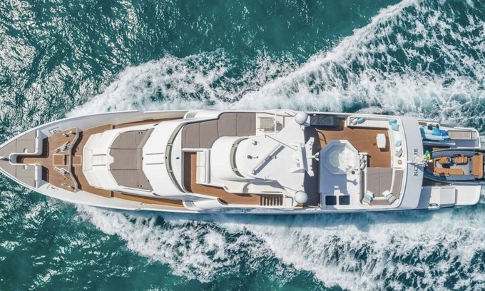 Ludlam Boat Rental | Rogue, 105ft Yacht with Hot-tub