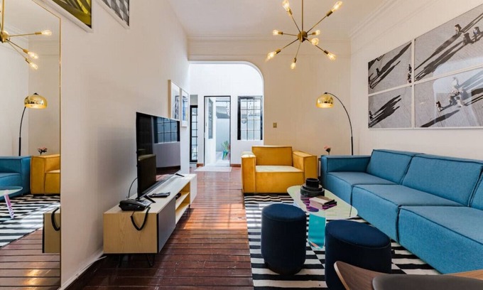 Roma Sur House | Roma Retreat: Modern Colonial Gem A/C 16 PAX