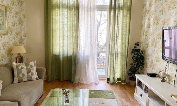 Baden-Baden Apartment | Romantic Apartment with Balcony, quiet central street near Lichtentaler Allee