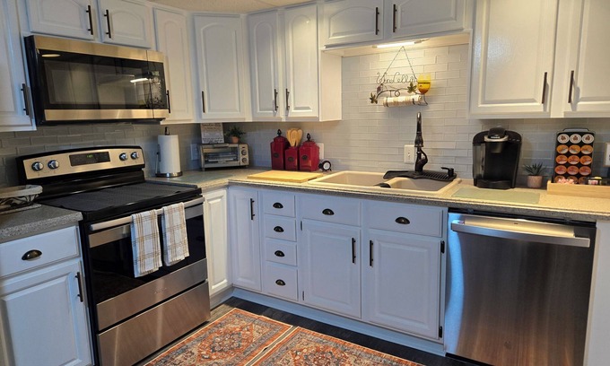 Charles Town Apartment | Romantic Apartment "The Nook" located in the heart of Charles Town WV!